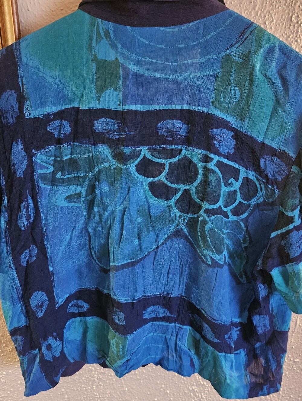 Abstract Pattern 3 Button Collard Shirt - Picture 4 of 4